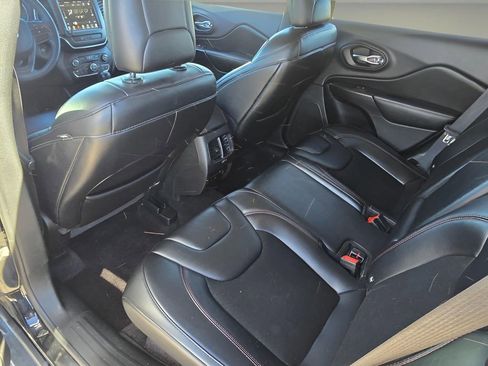 Used 2019 Jeep Cherokee Trailhawk w/ Cold Weather Group image 25