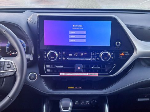 New 2026 Toyota Highlander Platinum image 16