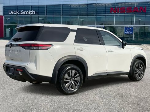Used 2024 Nissan Pathfinder S image 6