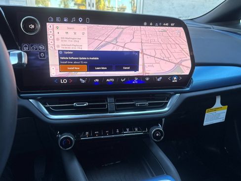 Used 2026 Chevrolet Equinox EV LT FWD image 27