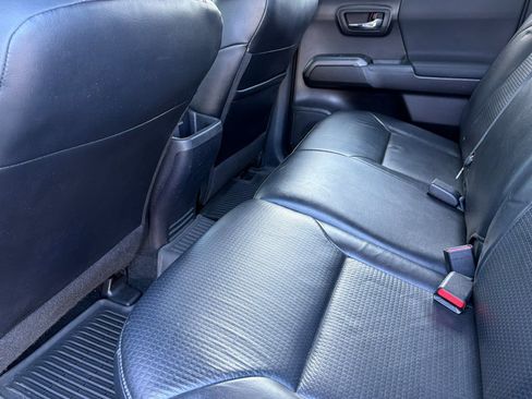 Used 2020 Toyota Tacoma TRD Off-Road w/ TRD Premium Off Road Package image 9