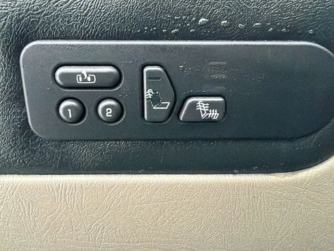 Used 2003 HUMMER H2 w/ Preferred Equipment Group image 19