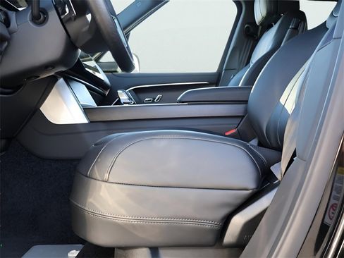 New 2026 Land Rover Range Rover SE image 36