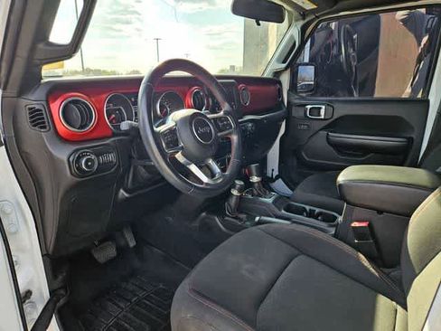 Used 2021 Jeep Wrangler Unlimited Rubicon image 2