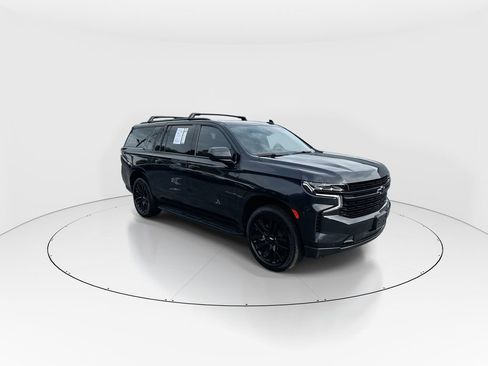 Used 2023 Chevrolet Suburban RST AWD/4WD image 2