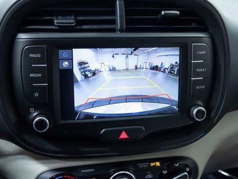 Used 2023 Kia Soul LX w/ LX Technology Package image 16