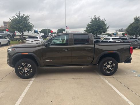 Used 2024 GMC Canyon AT4 AWD/4WD image 3