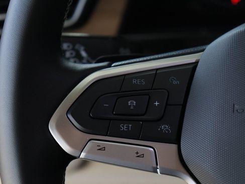 Certified 2026 Volkswagen Atlas SE FWD image 12