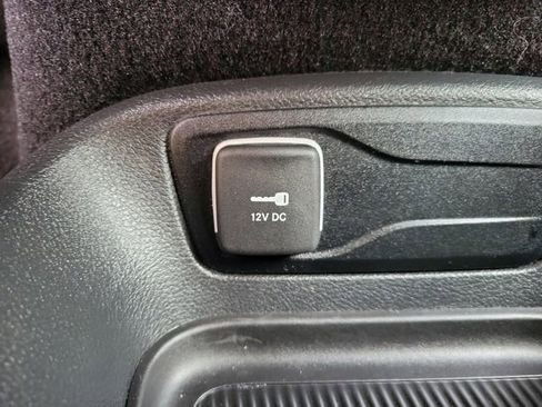Used 2025 Chrysler Pacifica Select FWD image 26