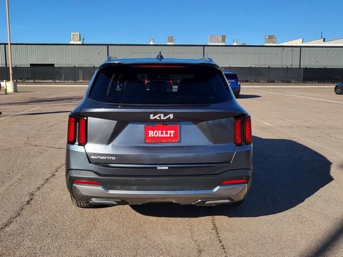 Used 2024 Kia Sorento S image 7