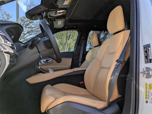 Certified 2024 Volvo XC90 B6 Ultimate w/ Lounge Package image 2