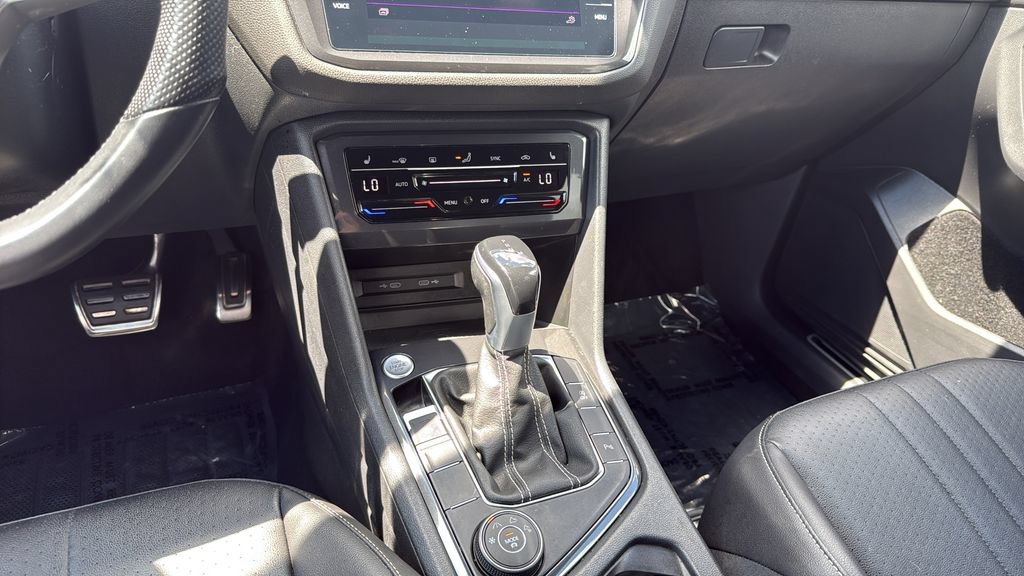 Used 2022 Volkswagen Tiguan SE R-Line AWD/4WD image 15