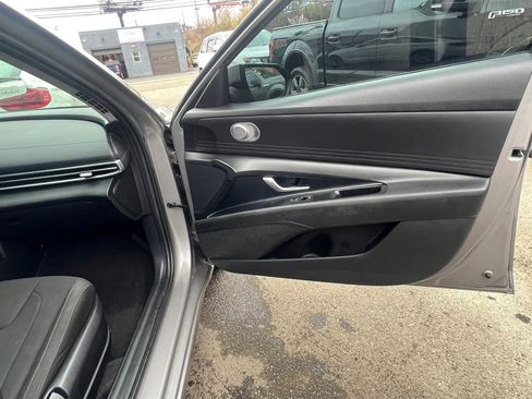 Used 2023 Hyundai Elantra SEL image 29