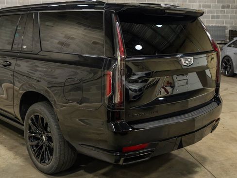 Used 2023 Cadillac Escalade ESV Sport Platinum w/ LPO, ONYX Package AWD/4WD image 19