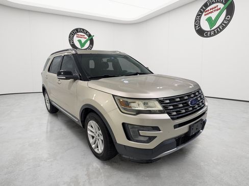 Used 2017 Ford Explorer XLT w/ Equipment Group 201A FWD image 13