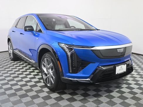 New 2025 Cadillac Optiq Luxury 1 w/ LPO, Floor Liner Package AWD/4WD image 9