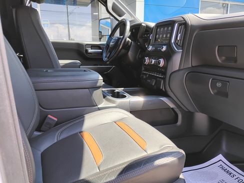 Used 2022 GMC Sierra 2500 AT4 w/ AT4 Preferred Package image 12
