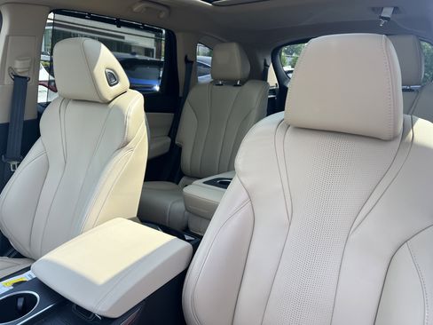 Used 2025 Acura MDX FWD w/ Technology Package image 9