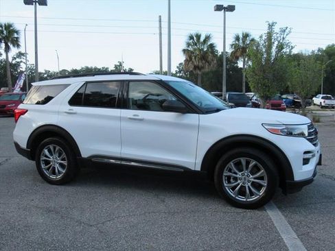 Used 2020 Ford Explorer XLT w/ Equipment Group 202A AWD/4WD image 2