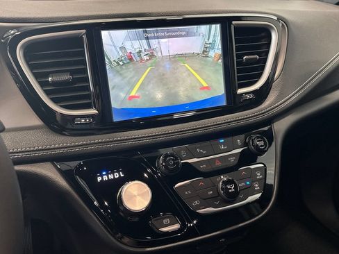 New 2027 Chrysler Pacifica Select AWD/4WD image 26