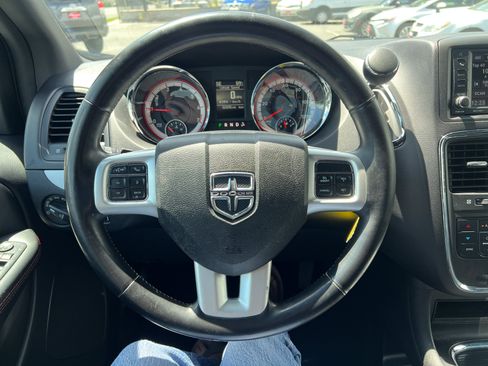 Used 2019 Dodge Grand Caravan GT w/ Safety Sphere Group FWD image 18
