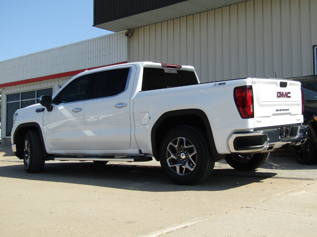 Used 2024 GMC Sierra 1500 SLT w/ SLT Premium Plus Package AWD/4WD image 10