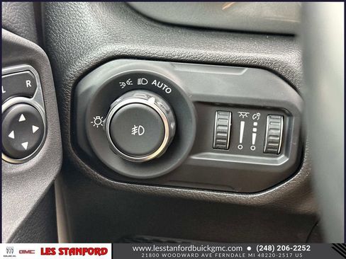 Used 2022 Jeep Wrangler Unlimited Sahara w/ LED Lighting Group AWD/4WD image 24