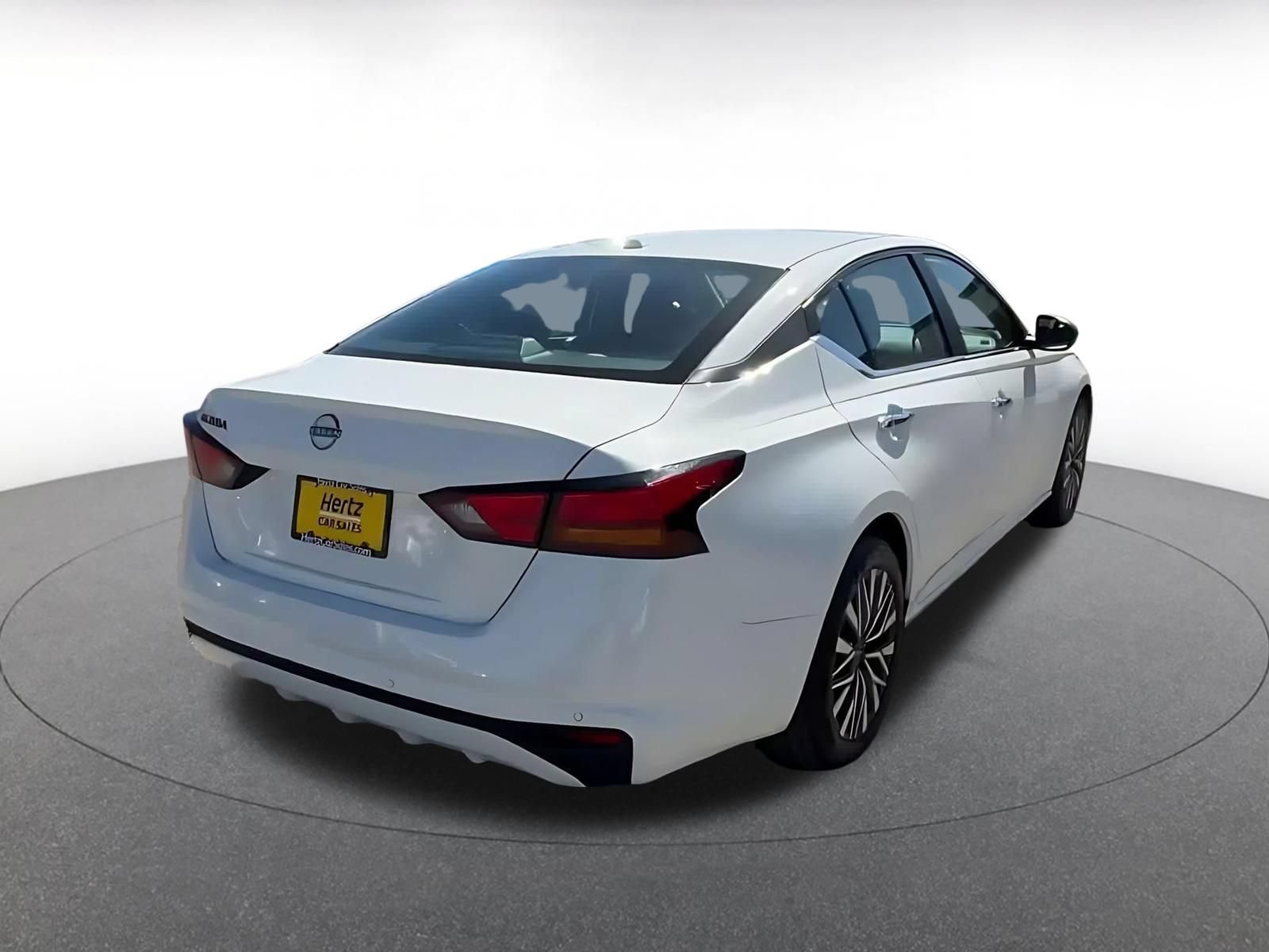 Used 2025 Nissan Altima 2.5 SV FWD image 13