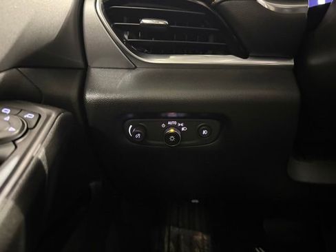 Used 2020 Chevrolet Traverse LT w/ LT Premium Package image 16