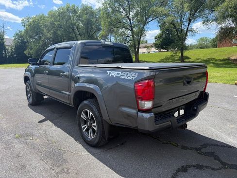 Used 2017 Toyota Tacoma TRD Sport w/ Tow Package (A/T) AWD/4WD image 7
