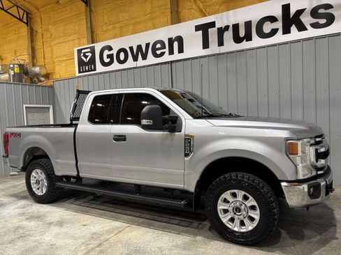 Used 2022 Ford F250 XLT w/ XLT Value Package AWD/4WD image 3
