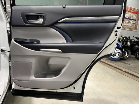 Used 2019 Toyota Highlander Limited image 11