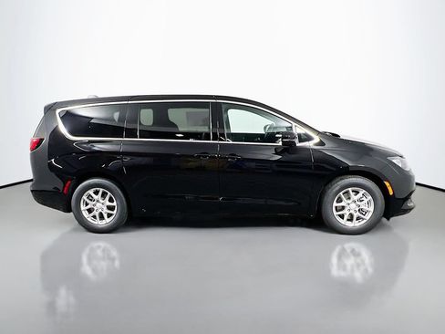 New 2027 Chrysler Pacifica LX FWD image 8