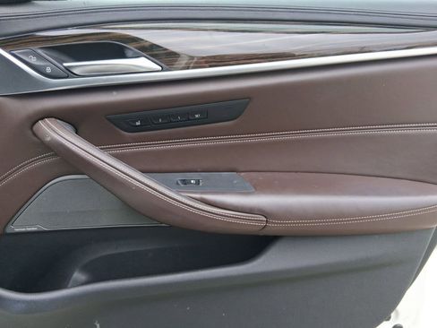 Used 2019 BMW M550i xDrive image 30