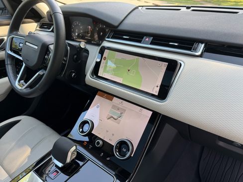 Used 2023 Land Rover Range Rover Velar R-Dynamic S image 32