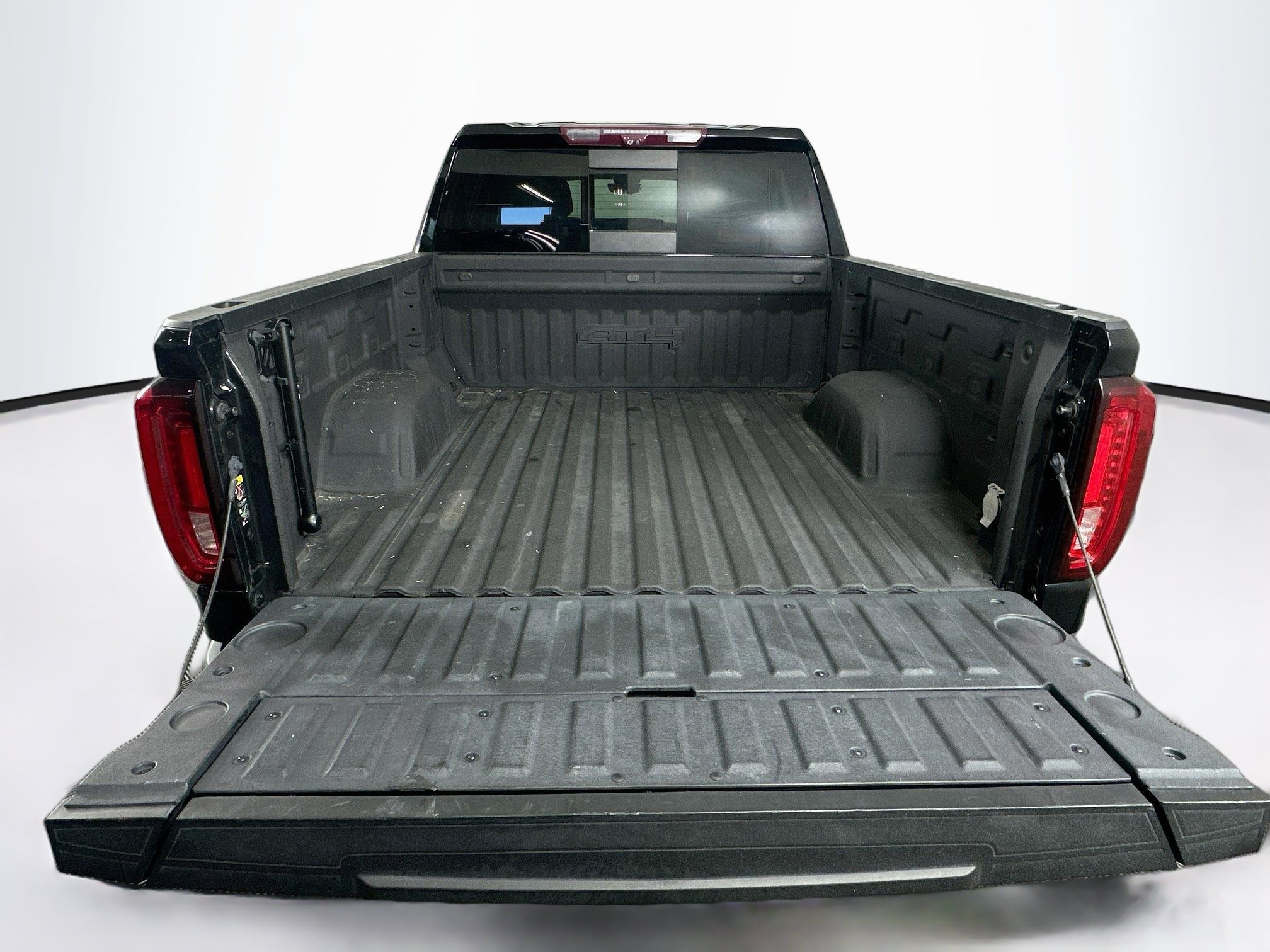 Used 2023 GMC Sierra 1500 AT4 w/ Technology Package AWD/4WD image 30