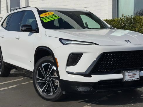 Used 2025 Buick Enclave Sport Touring image 1