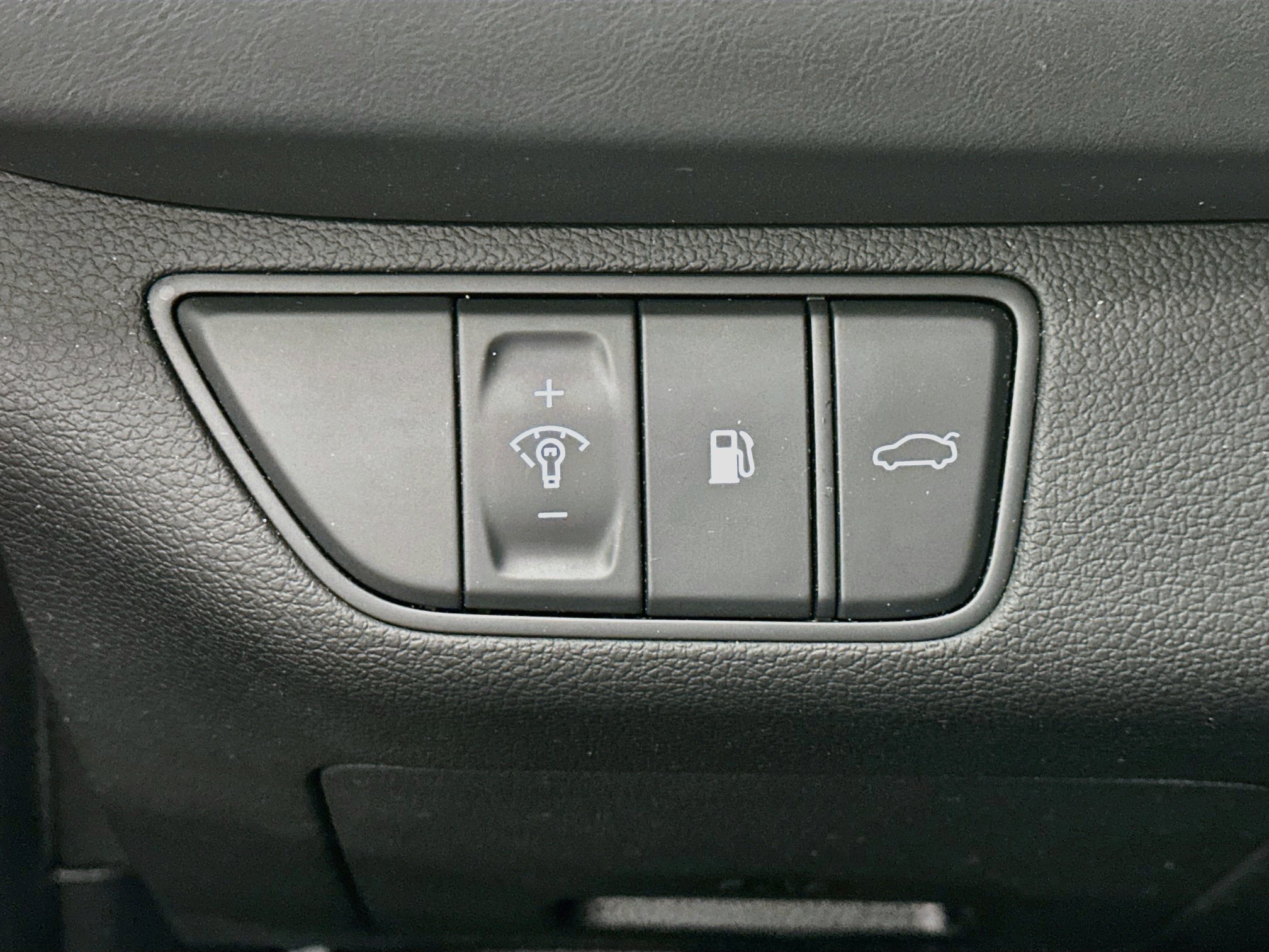Used 2025 Genesis G70 2.5T AWD/4WD image 17