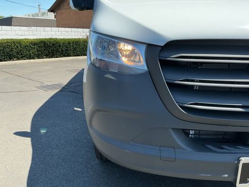 Used 2025 Mercedes-Benz Sprinter 4500 image 5