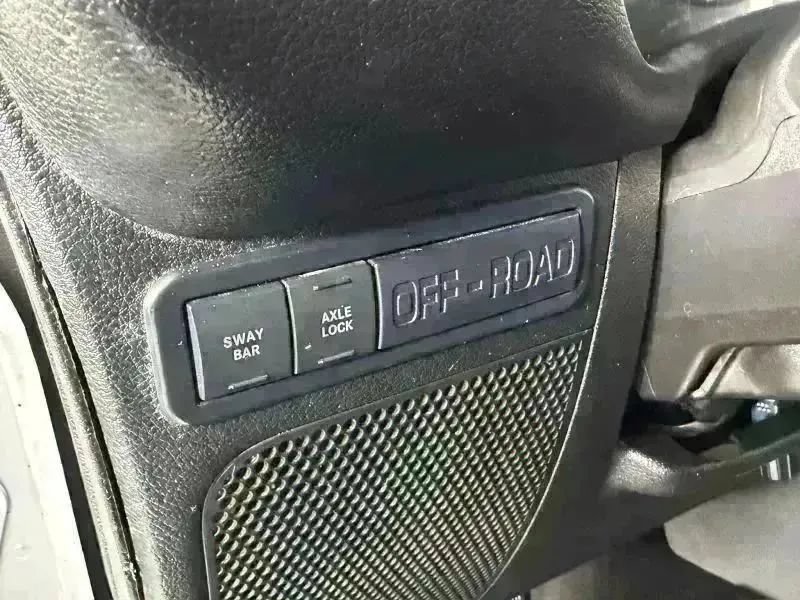 Used 2018 Jeep Wrangler Unlimited Rubicon w/ Connectivity Group AWD/4WD image 33