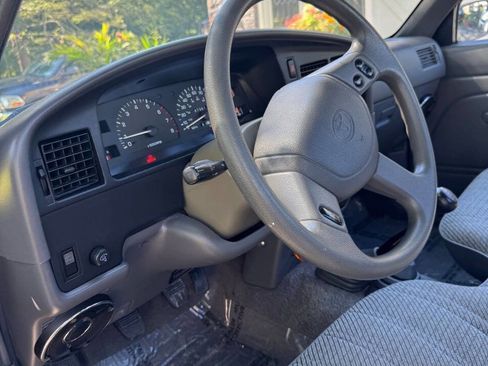 Used 1992 Toyota Pickup Deluxe image 4