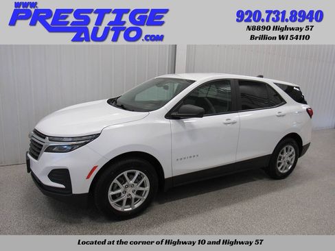 Used 2022 Chevrolet Equinox LS w/ LS Convenience Package AWD/4WD image 1