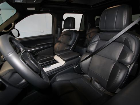 New 2026 Lincoln Navigator Reserve AWD/4WD image 3