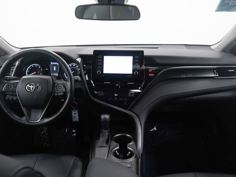 Used 2021 Toyota Camry SE w/ Cold Weather Package image 13