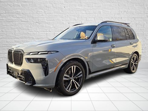 Used 2025 BMW X7 xDrive40i w/ M Sport Package image 3