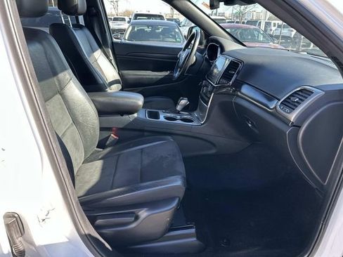 Used 2022 Jeep Grand Cherokee Laredo X image 10