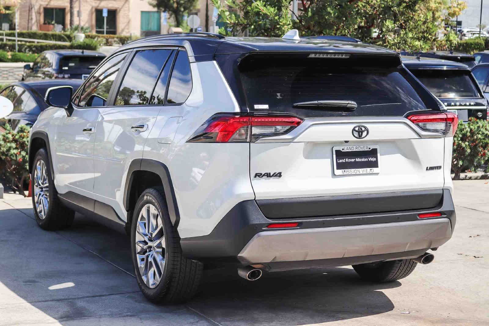 Used 2020 Toyota RAV4 Limited FWD image 4