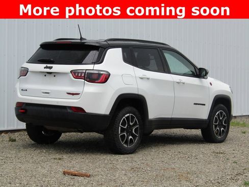 Used 2024 Jeep Compass Trailhawk AWD/4WD image 3