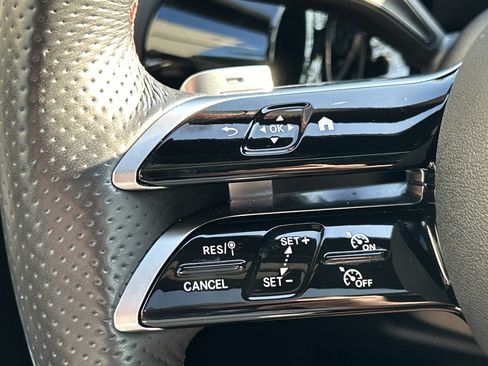 Certified 2025 Mercedes-Benz GLA 250 image 27
