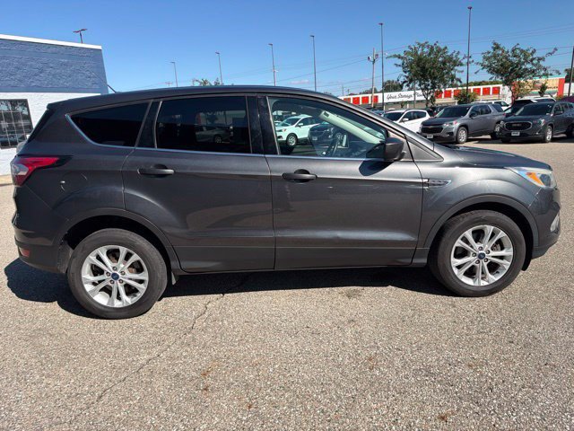 Used 2017 Ford Escape SE w/ SE Cold Weather Package AWD/4WD image 6